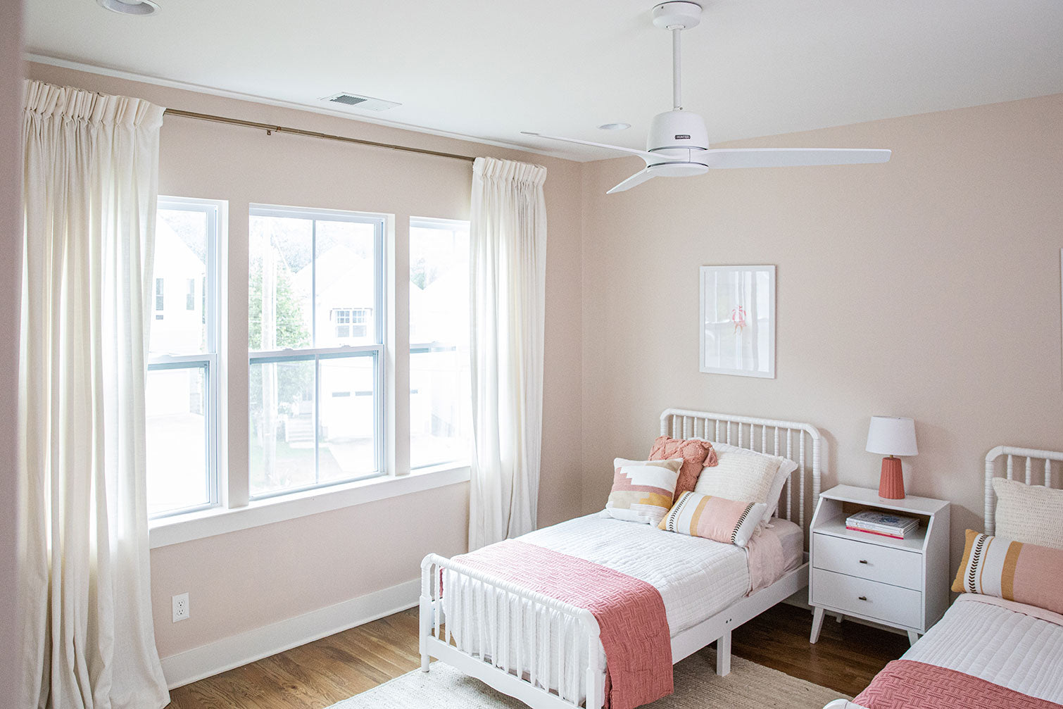 Hunter 52 inch Malden Matte White Ceiling Fan and Handheld Remote