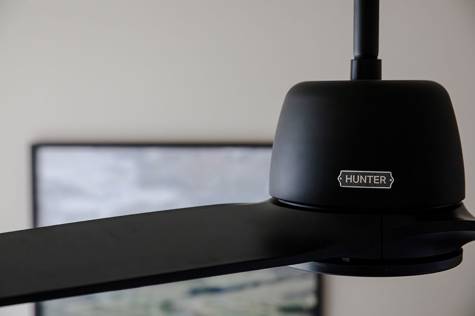 Hunter 52 inch Malden Matte White Ceiling Fan and Handheld Remote